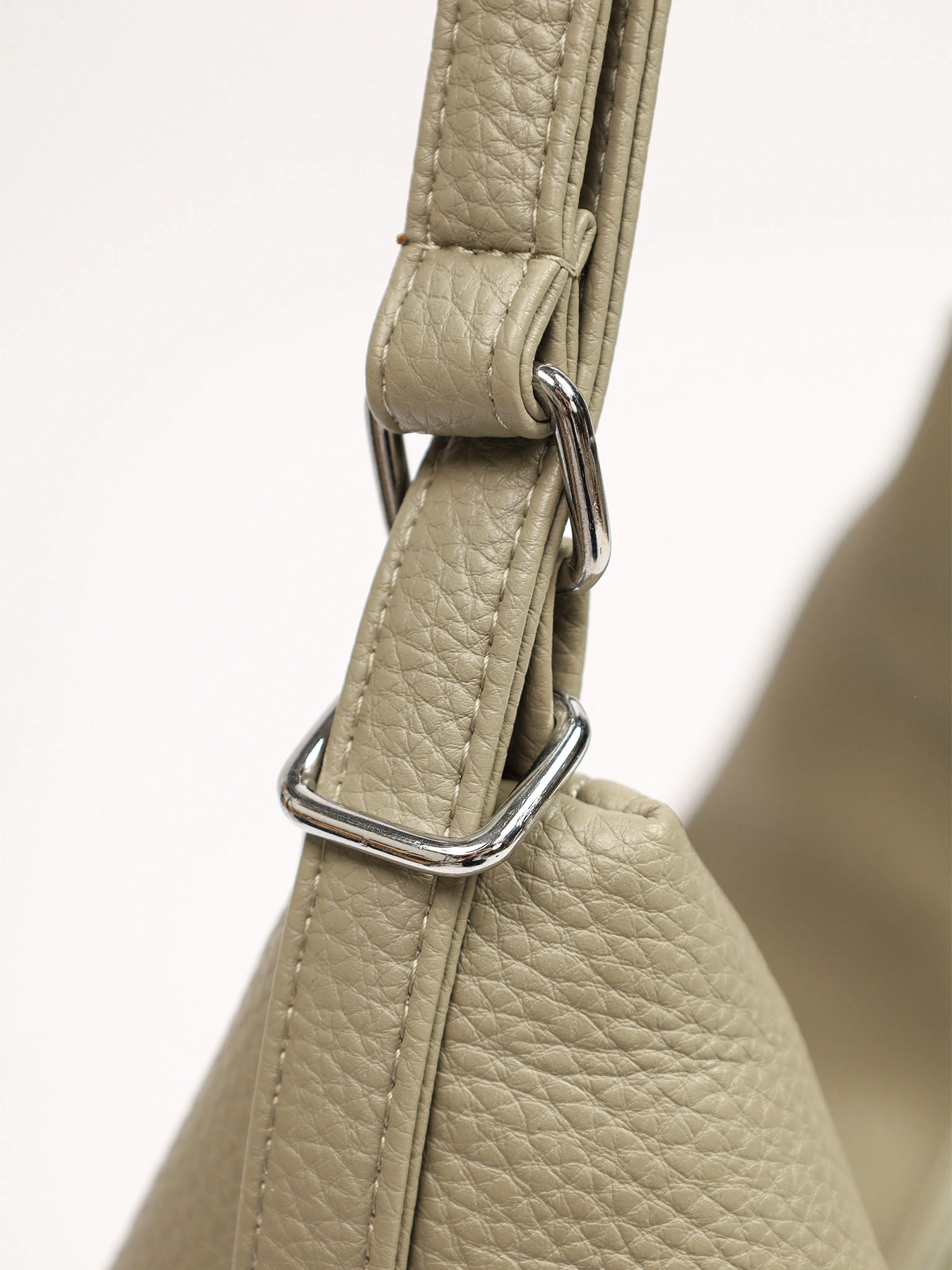 Сумка-шоппер с декоративными пуллерами в ассортименте